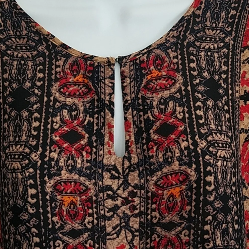 SALE!! Floral Patterned Long Sleeve Top - Picture 3 of 7